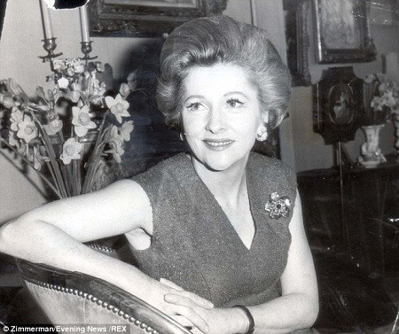 Trong suốt sự nghiệp của mình Joan từng được đề cử Oscar 3 lần.