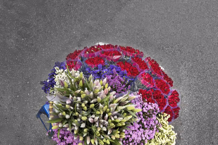 Bộ ảnh gánh hàng rong ở Việt Nam lên báo Mỹ