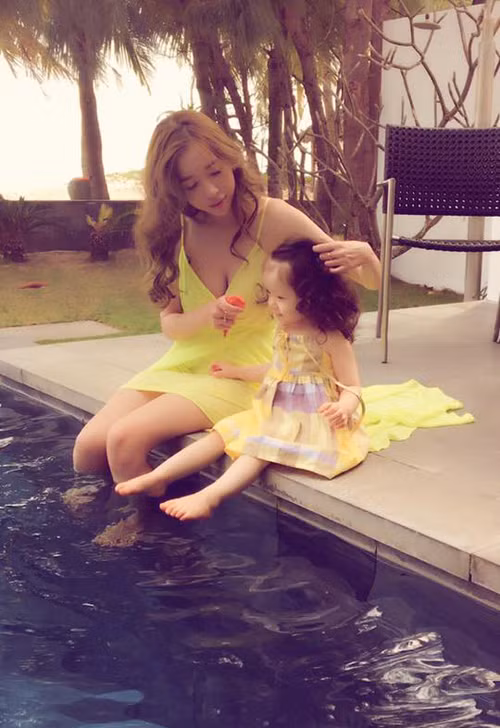 elly-tran-va-con-gai-ngot-ngao-trong-ky-nghi-8