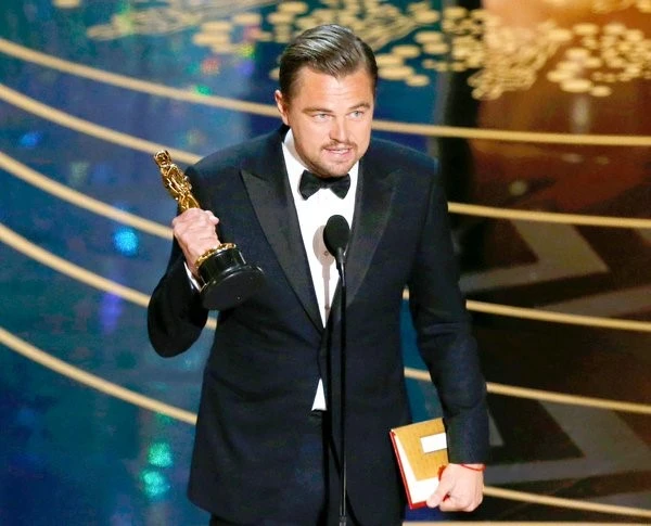 Tượng vàng Oscar của Leonardo DiCaprio chỉ trị giá 1 USD?