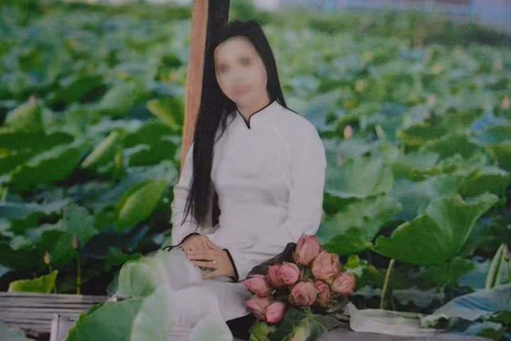 Chị Th sau khi đi chữa bệnh về vào tháng 11/2016. Ảnh: Đ.Tùy