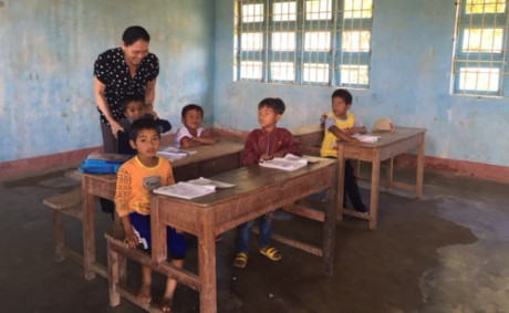 Lớp có 5 học sinh giữa rừng Tây Nguyên - Ảnh 3 Lop co 5 hoc sinh giua rung Tay Nguyen - Anh 3