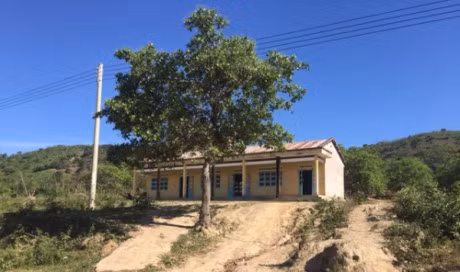 Lop co 5 hoc sinh giua rung Tay Nguyen - Anh 1