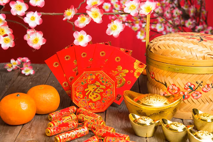 Phong bao lì xì trong tiếng Quan Thoại (tiếng Hán có nhiều người sử dụng nhất và có phạm vi phân bố rộng nhất) gọi là Hongbao, còn tiếng Quảng Đông là "lee si". Ảnh: eBay.