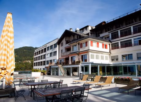 10 truong noi tru co hoc phi dat nhat the gioi - Anh 3