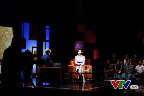 Hoàng tử William và những hình ảnh tại trường quay Talk Vietnam - Ảnh 5 Hoang tu William va nhung hinh anh tai truong quay Talk Vietnam - Anh 5