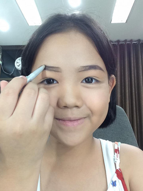 Bé gái 10X từng khiến MXH Việt sốt vì clip dạy make up nay đã xinh đẹp thế này đây - Ảnh 3 Be gai 10X tung khien MXH Viet sot vi clip day make up nay da xinh dep the nay day - Anh 3
