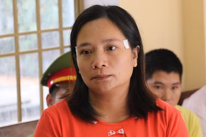 Văn Thị Hoài Thương bị phạt tổng cộng 30 tháng tù