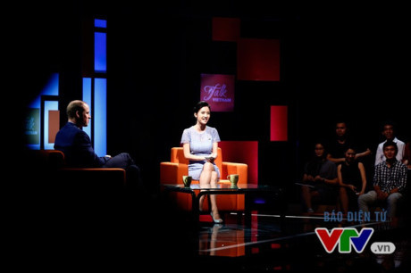 Hoàng tử William và những hình ảnh tại trường quay Talk Vietnam - Ảnh 6 Hoang tu William va nhung hinh anh tai truong quay Talk Vietnam - Anh 6