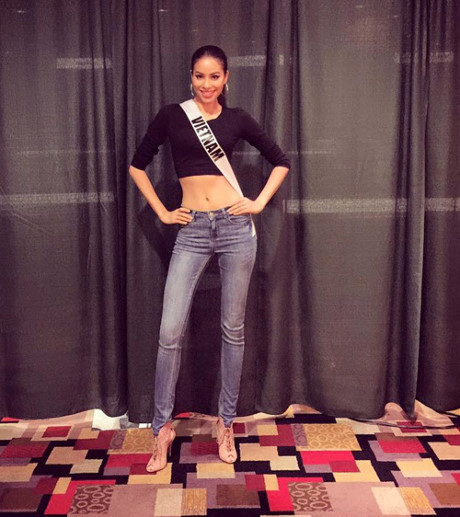 Muốn khiến mày râu rạo rực một cách nhanh nhất, hãy mặc kiểu quần jeans này! - Ảnh 10 Muon khien may rau rao ruc mot cach nhanh nhat, hay mac kieu quan jeans nay! - Anh 10