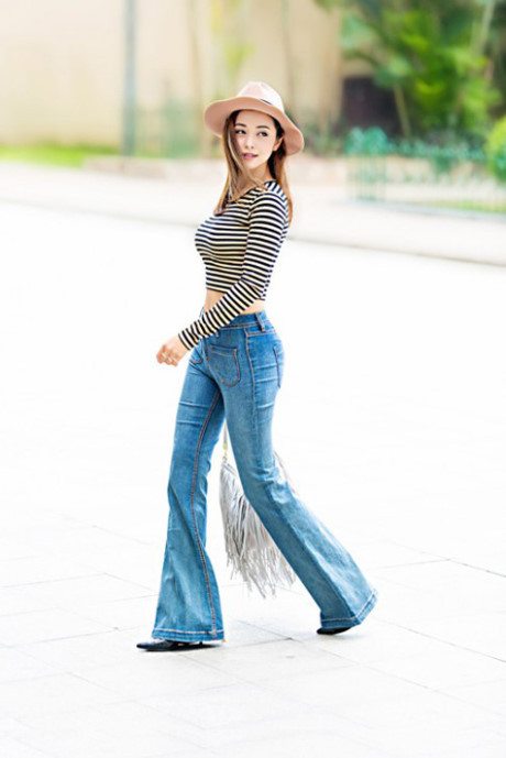 Muốn khiến mày râu rạo rực một cách nhanh nhất, hãy mặc kiểu quần jeans này! - Ảnh 11 Muon khien may rau rao ruc mot cach nhanh nhat, hay mac kieu quan jeans nay! - Anh 11