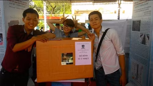 Nhóm SV giúp nông dân “biến” bùn thải thành phân bón - 2