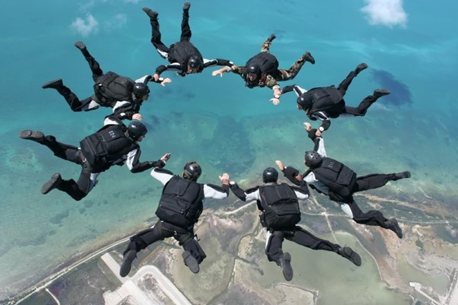 Áp dụng những thói quen của Navy SEAL vào cuộc sống có thể giúp cho mọi người thành công hơn trong công việc. Ảnh: Navy Seal Những thói quen hàng ngày ảnh hưởng rất lớn đến quá trình hoạt động chiến đấu của đội đặc nhiệm Navy SEAL