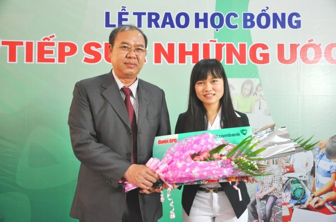 Hà Thi trong ngày vui nhận học bổng Tiếp sức những ước mơ. Ảnh: Hoài Phương Hà Thi trong ngày vui nhận học bổng Tiếp sức những ước mơ. Ảnh: Hoài Phương