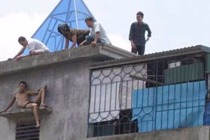 Một thanh niên phát “rồ” do “ngáo đá”.