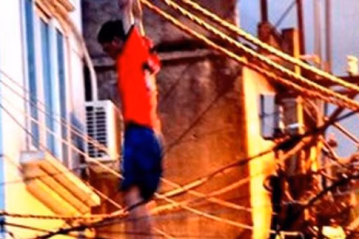 Bi hài hành động bất thường, kỳ dị của những kẻ "ngáo đá"