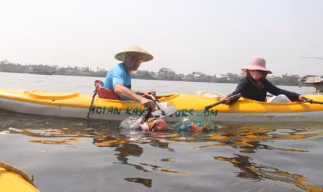 Du lich vot rac tren song Hoai - Anh 3