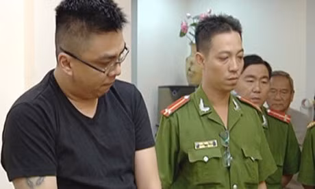 Vi sao trum duong day danh bac nguoi Singapore duoc tha ngay tai toa - Anh 6