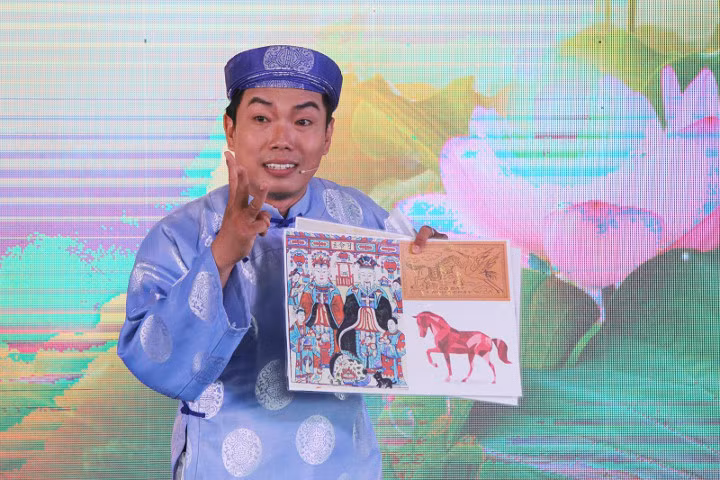 Diễn giả văn hóa Hồ Nhựt Quang đang chia sẻ về tục cúng ông Táo.