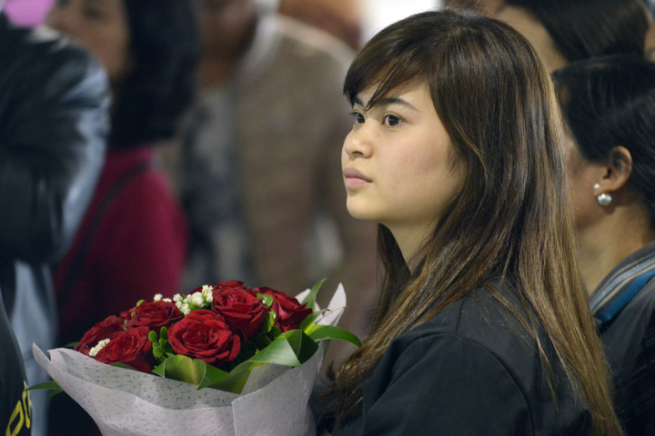 Sân bay Nội Bài chật cứng hành khách từ nước ngoài về ăn Tết