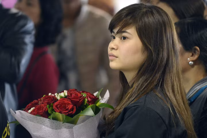 Sân bay Nội Bài chật cứng hành khách từ nước ngoài về ăn Tết