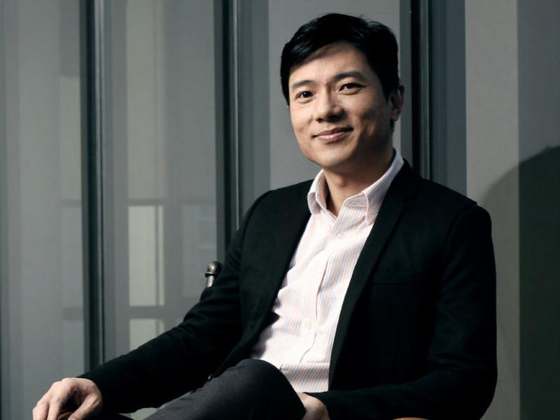 Robin Li Sinh năm 1968. Tổng tài sản: 13,7 tỷ USD. Nguồn thu nhập: Công cụ tìm kiếm Internet