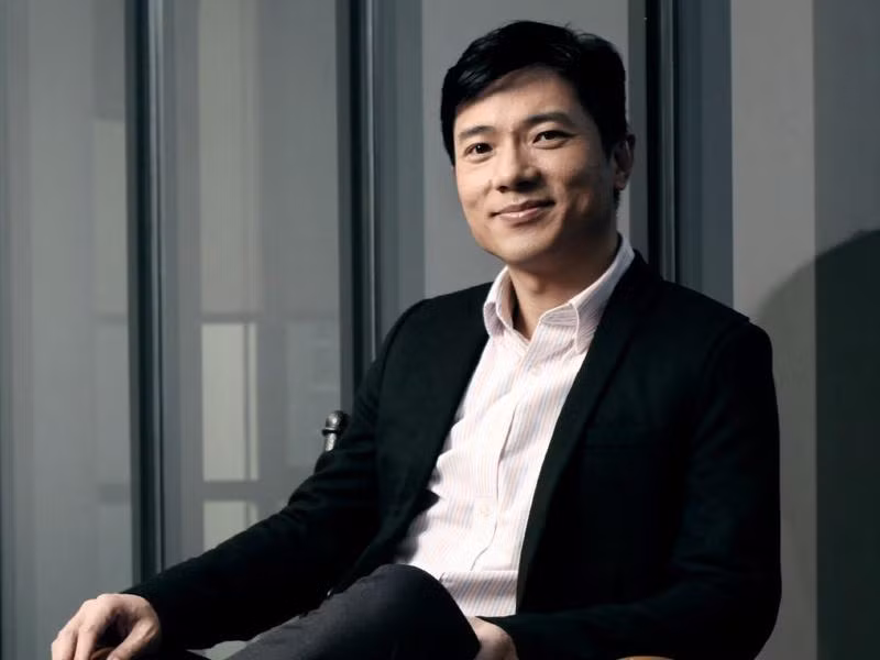 Robin Li Sinh năm 1968. Tổng tài sản: 13,7 tỷ USD. Nguồn thu nhập: Công cụ tìm kiếm Internet