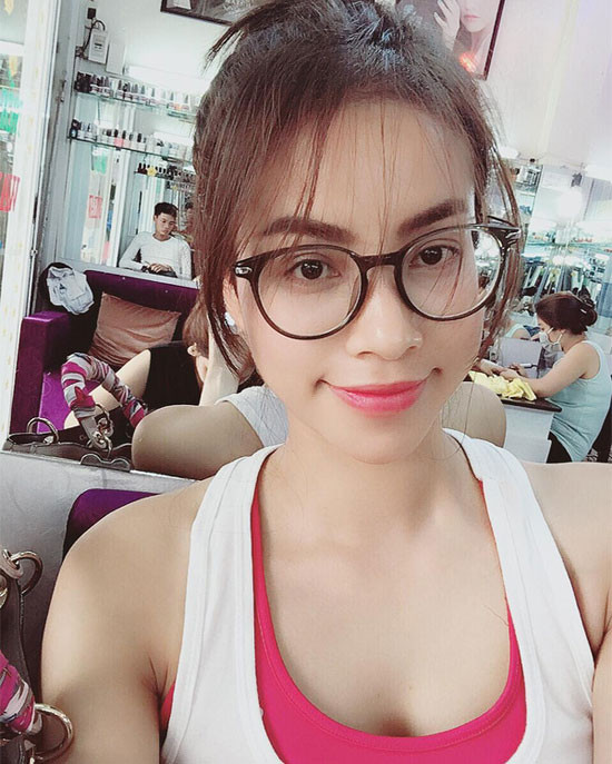 Fans nức lòng vì Phạm Hương tự cắt tóc mái ảnh 7 Fans nức lòng vì Phạm Hương tự cắt tóc mái ảnh 7