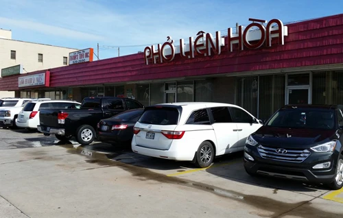 Một góc trong khu ẩm thực châu Á ở Oklahoma. Ảnh: Yelp