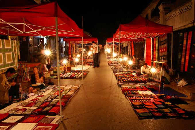 Chợ đêm Luang Prabang. cho-dem-Luang-7083-1379470474.jpg