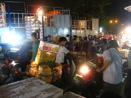 Chợ Long Biên luôn tấp nập. cho-Long-Bien-JPG-9506-1379465903.jpg
