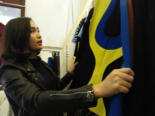 Theo chân nữ doanh nhân xinh đẹp đi mua vàng ngày Vía Thần Tài - Ảnh 6 Theo chân nữ doanh nhân xinh đẹp đi mua vàng ngày Vía Thần Tài - Ảnh 6