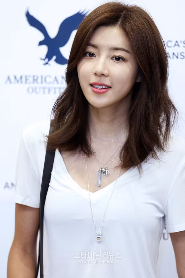 Những tiết lộ đầu tiên trong đám cưới Hwang Jung Eum - Ảnh 4.