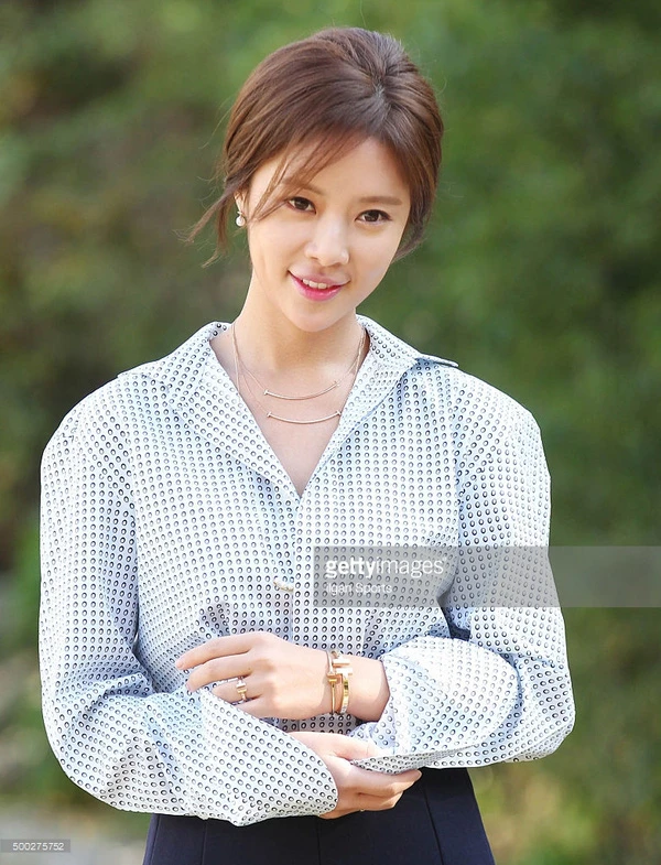 Hwang Jung Eum đã mời được những vị khách danh dự nổi tiếng cùng đồng hành trong ngày vui của mình