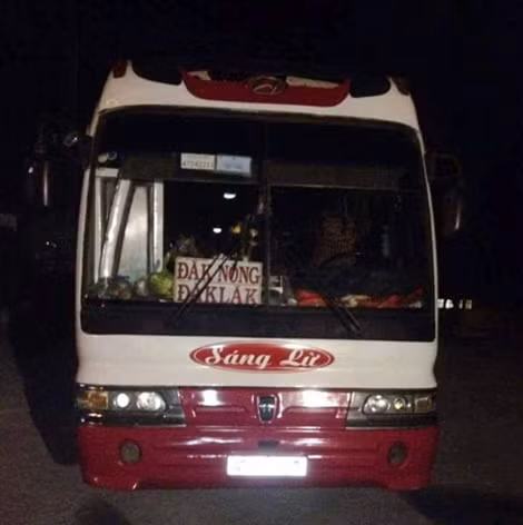 Phát hiện xe khách 45 chỗ ‘nhồi’ 72 người