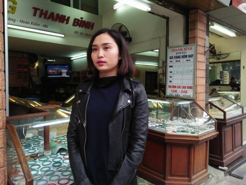 Theo chân nữ doanh nhân xinh đẹp đi mua vàng ngày Vía Thần Tài - Ảnh 7 Theo chân nữ doanh nhân xinh đẹp đi mua vàng ngày Vía Thần Tài - Ảnh 7