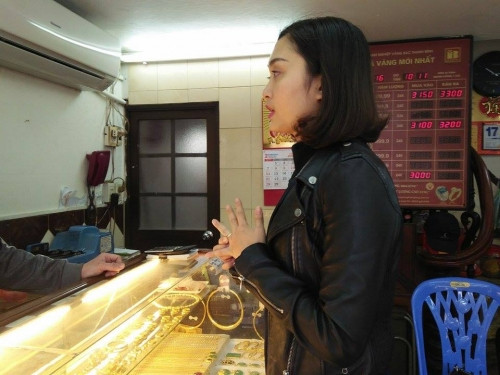 Theo chân nữ doanh nhân xinh đẹp đi mua vàng ngày Vía Thần Tài - Ảnh 9 Theo chân nữ doanh nhân xinh đẹp đi mua vàng ngày Vía Thần Tài - Ảnh 9