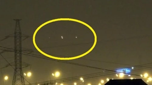 UFO phát sáng "dàn trận" trên bầu trời nước Nga?