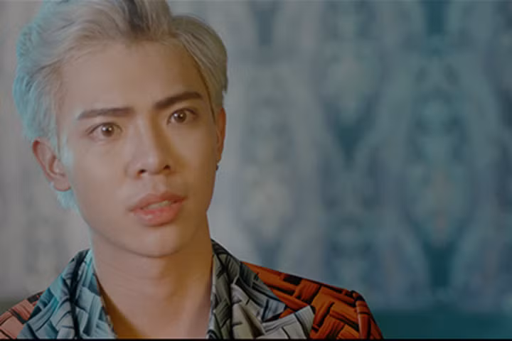 Erik phát điên khi Min cặp kè trai lạ trong MV Ghen