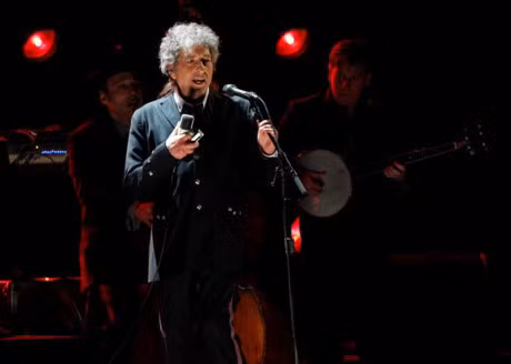 Bob Dylan mo mieng ve giai Nobel van chuong cho minh - Anh 2