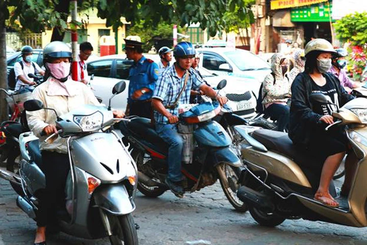 Hà Nội: Giờ cao điểm và câu chuyện "luồn lách"