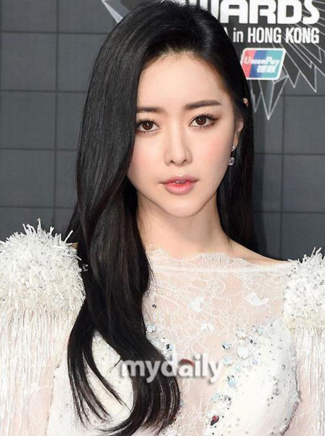 Nữ diễn viên Hàn Quốc đổi đời nhờ phẫu thuật giống Phạm Băng Băng - Ảnh 7 Nu dien vien Han Quoc doi doi nho phau thuat giong Pham Bang Bang - Anh 7