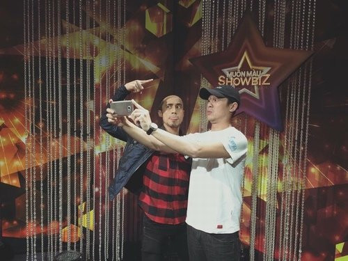 MC Thùy Linh tình tứ lau mồ hôi cho Phạm Anh Khoa hình ảnh 7 mc thuy linh tinh tu lau mo hoi cho pham anh khoa hinh anh 7