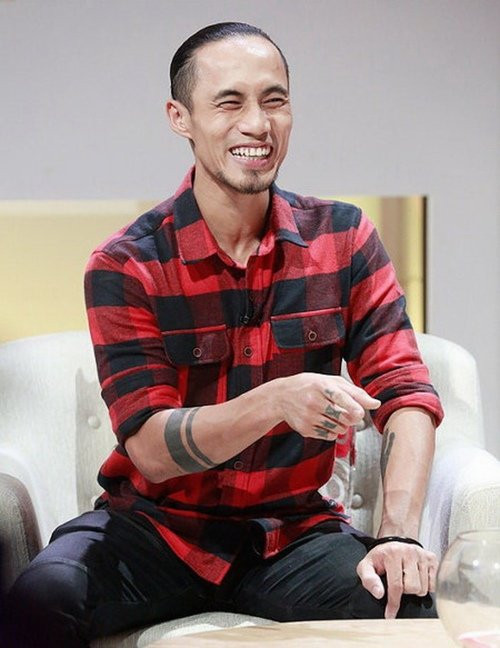 MC Thùy Linh tình tứ lau mồ hôi cho Phạm Anh Khoa hình ảnh 6 mc thuy linh tinh tu lau mo hoi cho pham anh khoa hinh anh 6