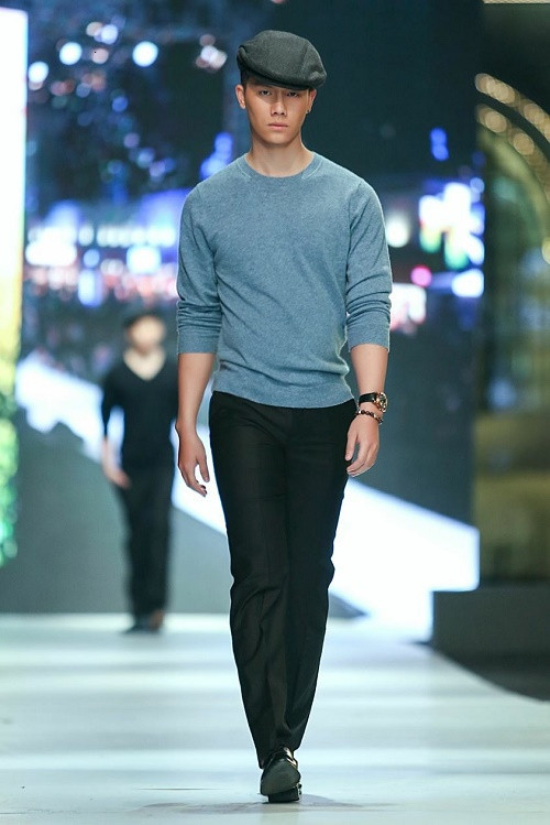 Mẫu lai 14 tuổi Emily tỏa sáng trên sàn catwalk - Ảnh 8 Mẫu lai 14 tuổi Emily tỏa sáng trên sàn catwalk - Ảnh 8