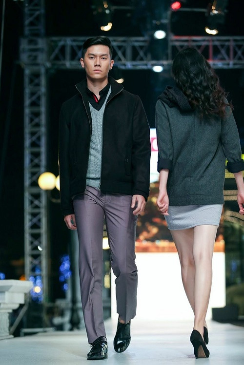 Mẫu lai 14 tuổi Emily tỏa sáng trên sàn catwalk - Ảnh 10 Mẫu lai 14 tuổi Emily tỏa sáng trên sàn catwalk - Ảnh 10