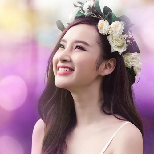 Mặc kiểu này, Angela Phương Trinh sexy gấp nhiều lần khoe da thịt ảnh 7 Angela Phương Trinh sở hữu vẻ đẹp mong manh, trong sáng khiến bao người mơ ước. Với khuôn hình này, nhiều người ví vẻ đẹp của cô tựa thiên thần.