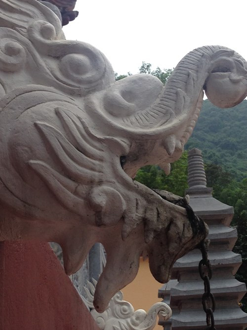 Bất ngờ với “kiến trúc lạ” ở di tích chùa Hương ảnh 4