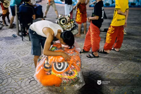 Cuoc song muu sinh vat va cua nhung chang nghe si mua lan tre tuoi o Sai Gon - Anh 10