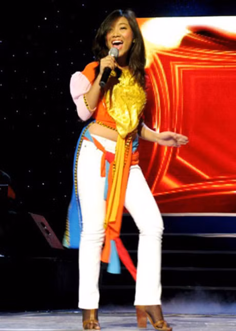 Loat ao dai cach tan bi che phan cam cua sao Viet - Anh 5